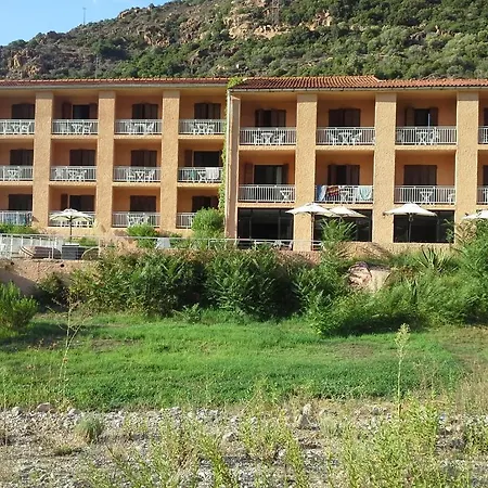 Le Marina ホテル